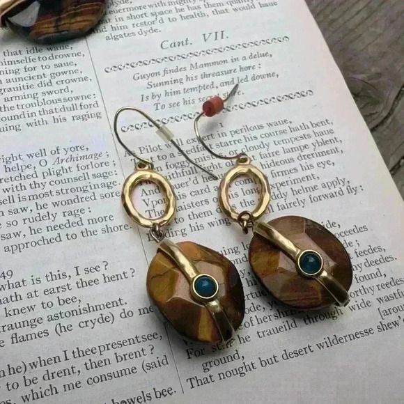 Vintage gold tone bracelet and earring set stone similar to tigers eye with blue - Picture 13 of 14